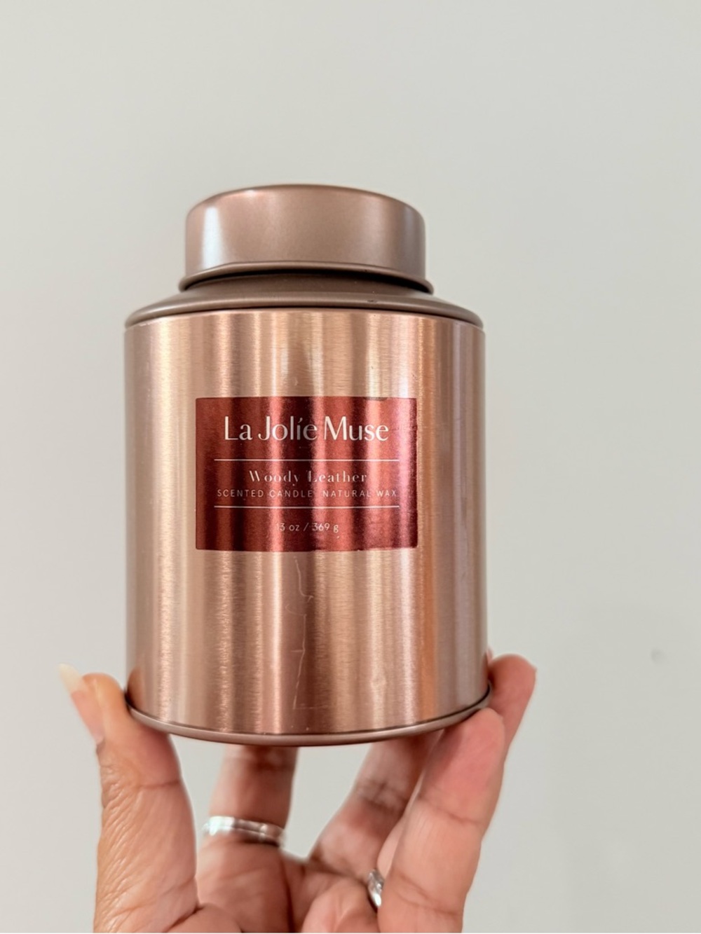 La Jolie Muse WOODY LEATHER Rose Gold Scented Candle in Tin with lid 13 oz